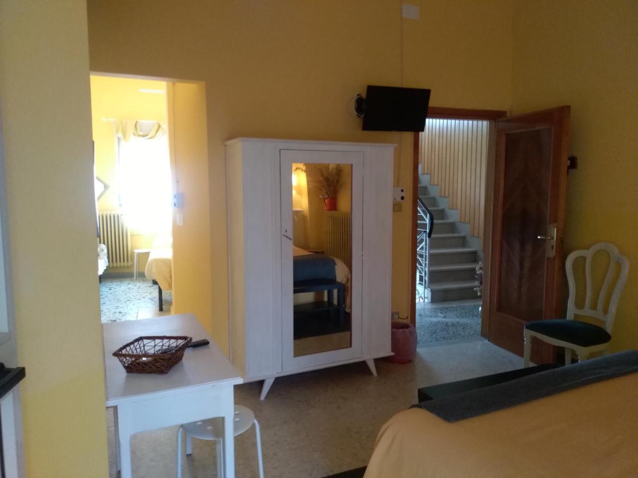 Teggiano Hotel La Congiura Dei Baroni מראה חיצוני תמונה
