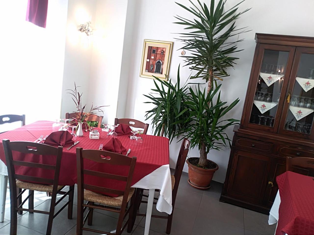 Teggiano Hotel La Congiura Dei Baroni מראה חיצוני תמונה